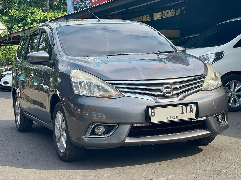 Mobil Nissan Grand Livina 2015
