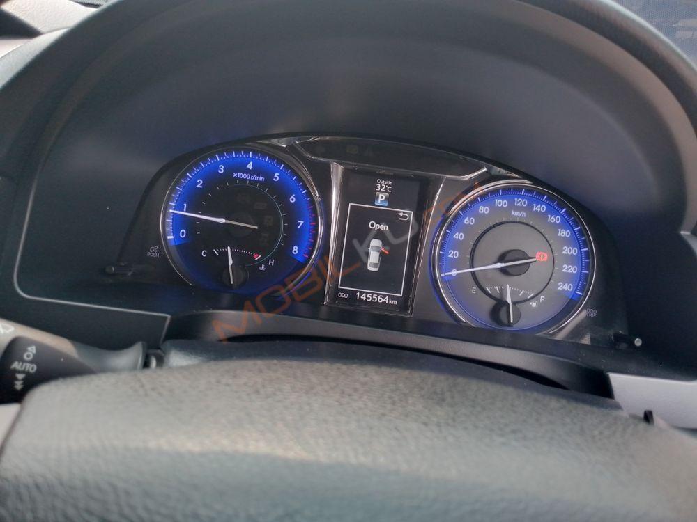 Mobil Toyota Camry 2015