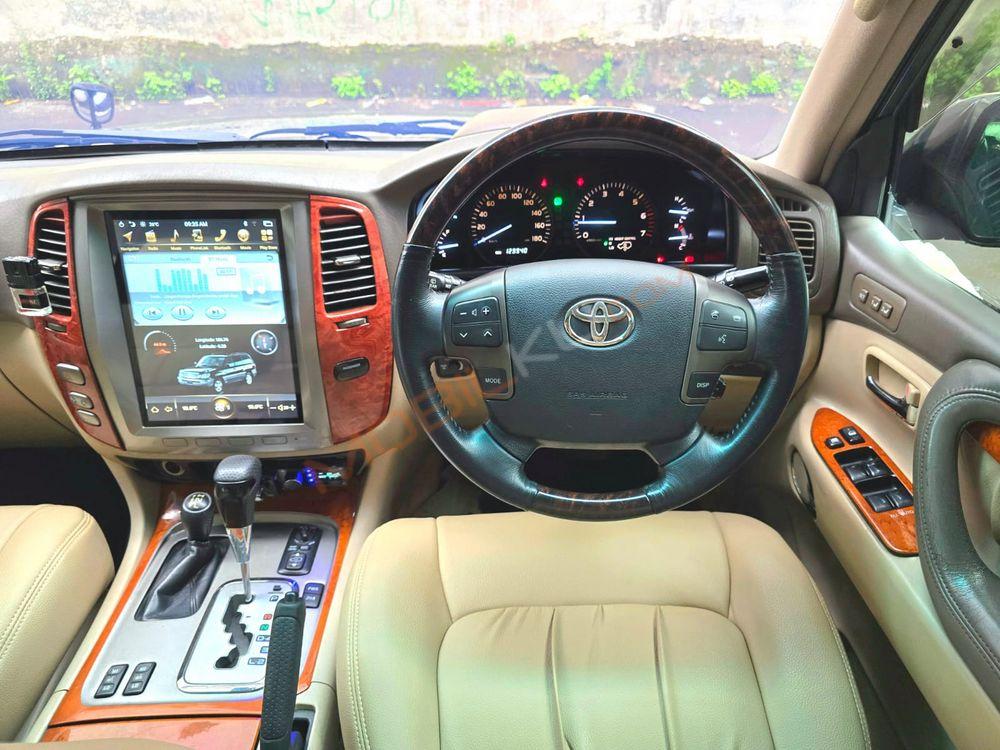Mobil Toyota Land Cruiser 2007