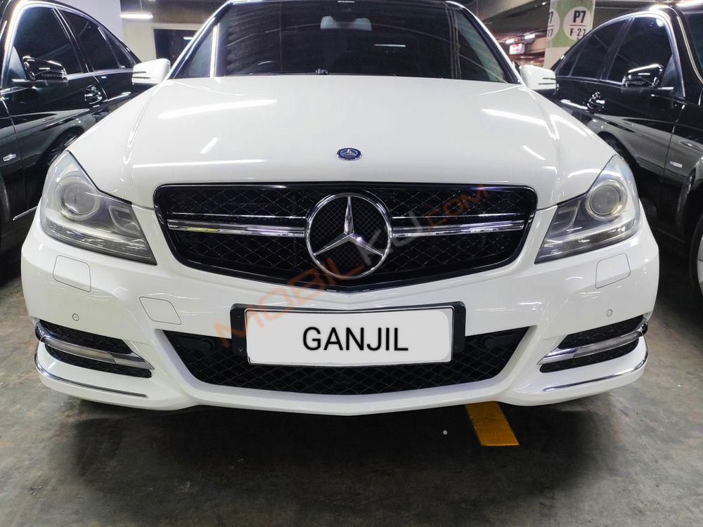 Mobil Mercedes-Benz C-Class 2011