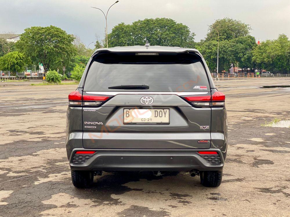 Mobil Toyota Kijang Innova 2024