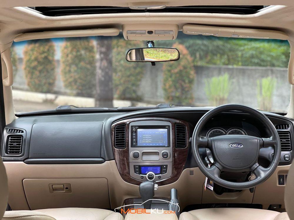 Mobil Ford Escape 2011