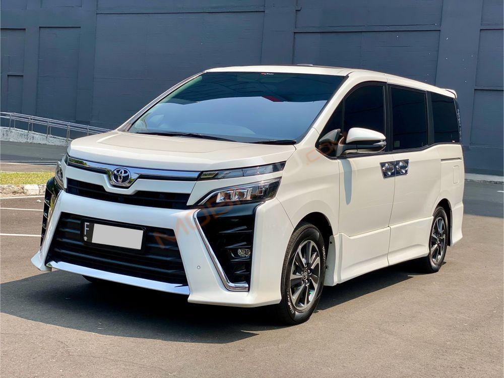 Mobil Toyota Voxy 2019