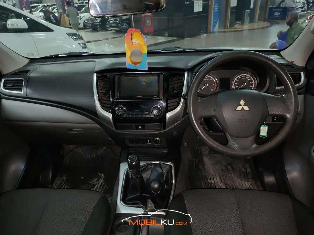 Mobil Mitsubishi Triton 2018