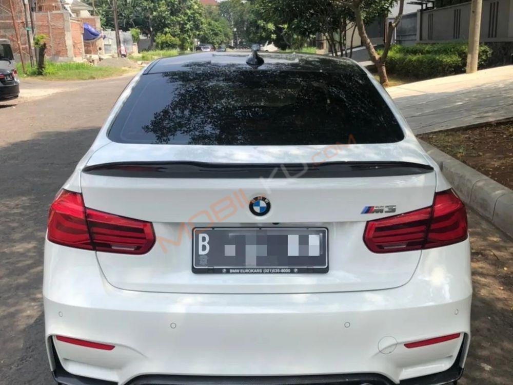 Mobil BMW 3 Series 2017