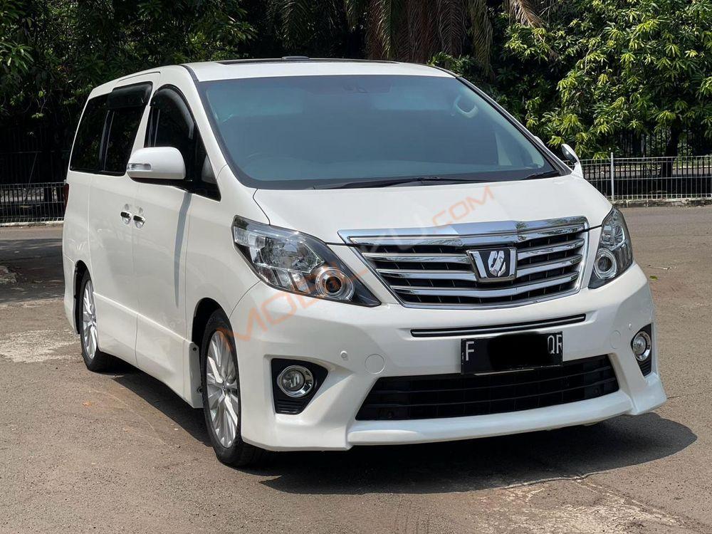 Mobil Toyota Alphard 2014