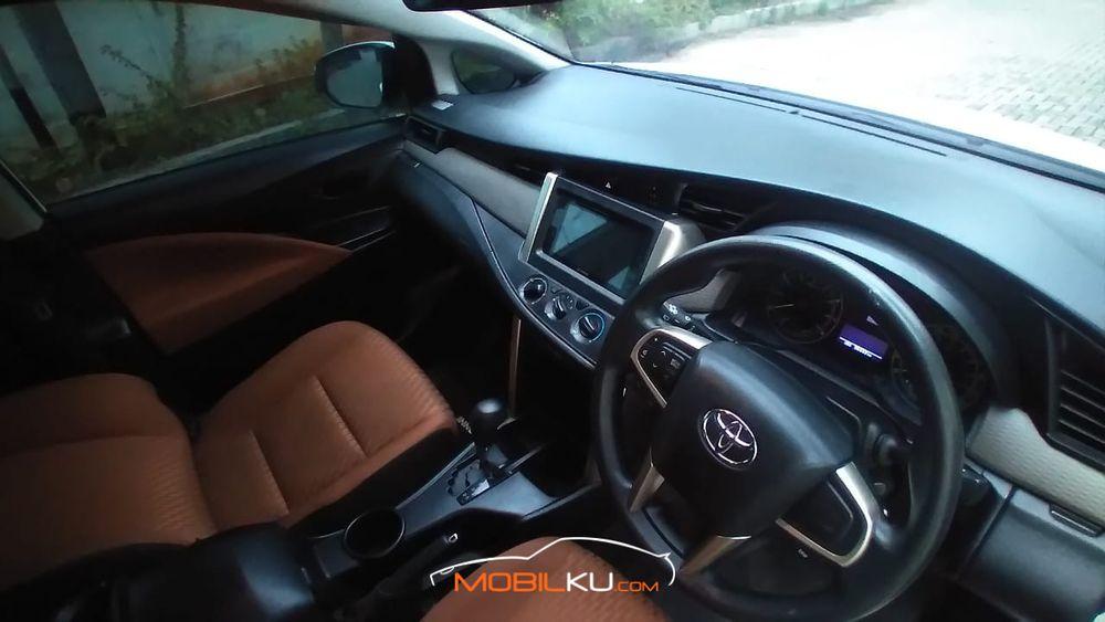 Mobil Toyota Kijang Innova 2017