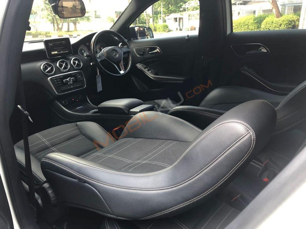 Mobil Mercedes-Benz A-Class 2013