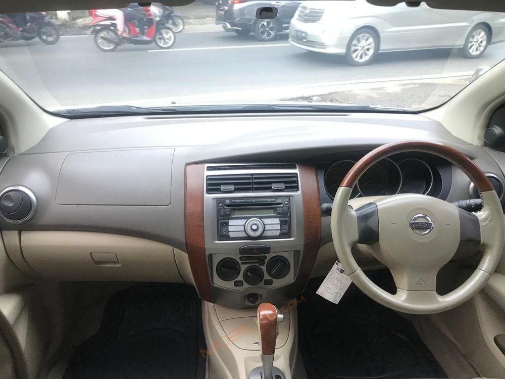 Mobil Nissan Grand Livina 2007