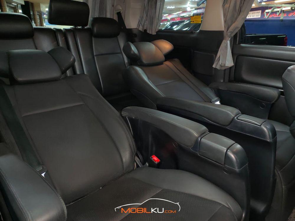 Mobil Toyota Alphard 2013