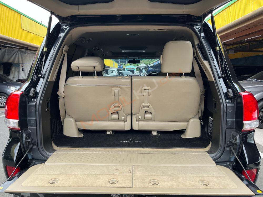Mobil Toyota Land Cruiser 2010