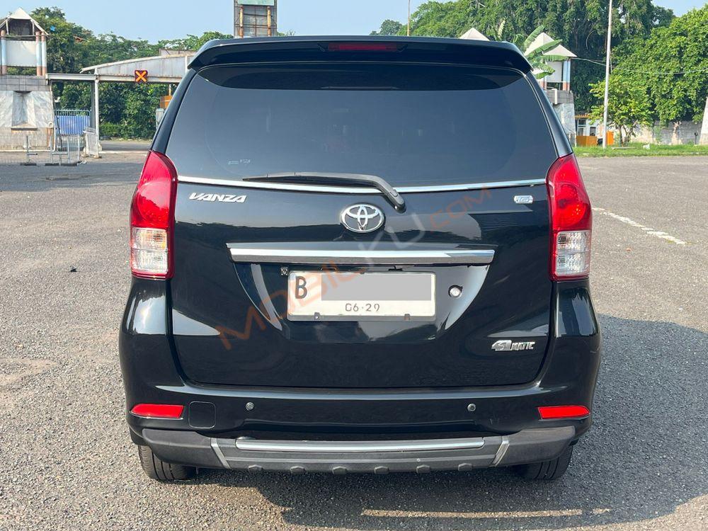 Mobil Toyota Avanza 2014