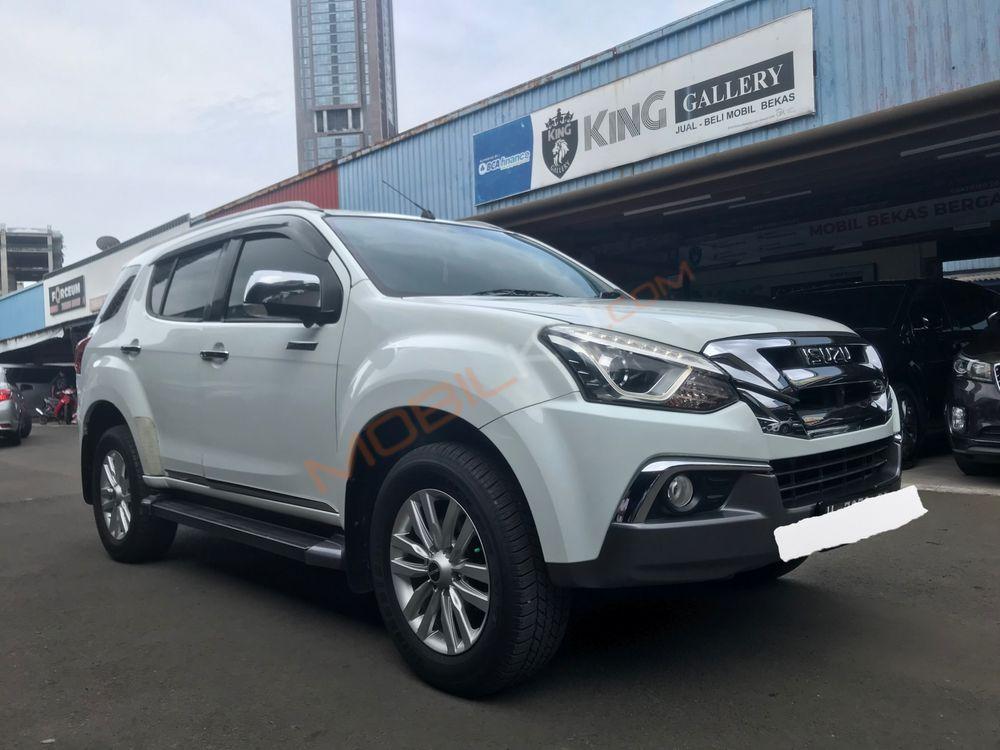 Mobil Isuzu MU-X 2017