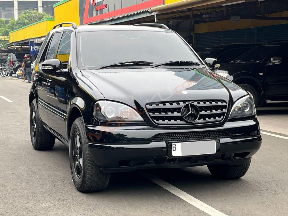 Mobil Mercedes-Benz ML 2002