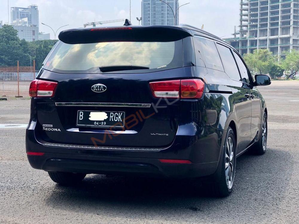 Mobil Kia Sedona 2017