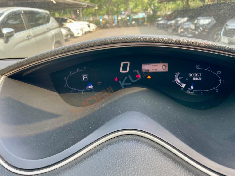 Mobil Nissan Serena 2013