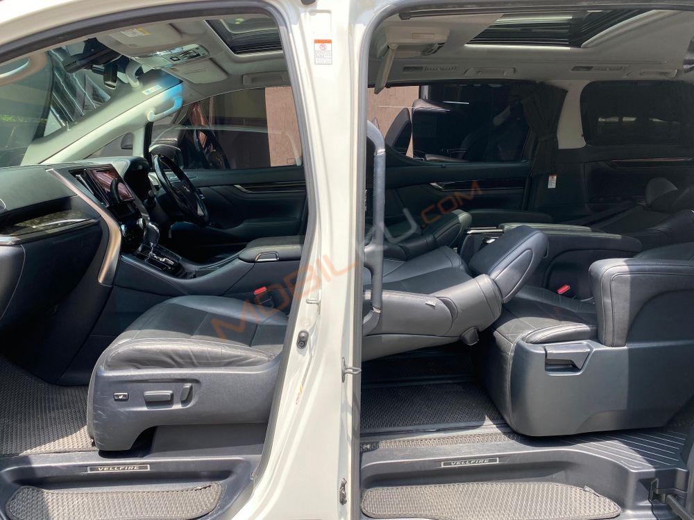 Mobil Toyota Vellfire 2017