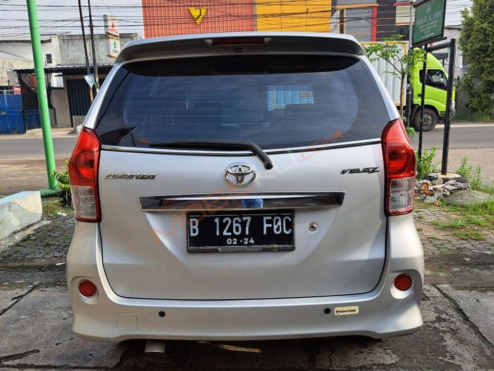 Mobil Toyota Avanza 2014
