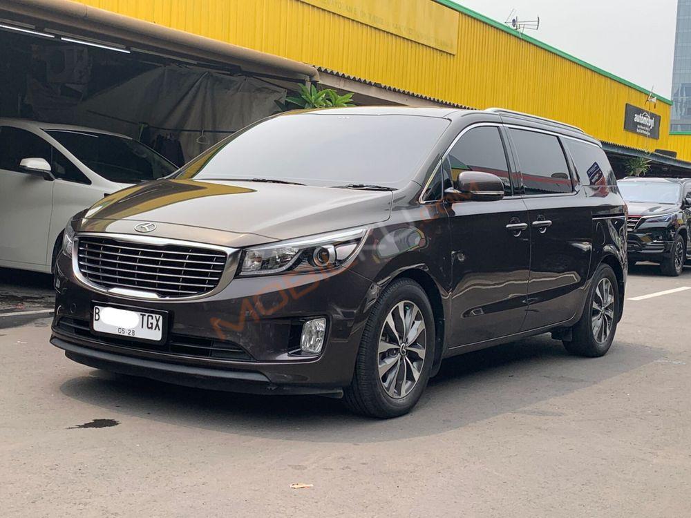 Mobil Kia Sedona 2017