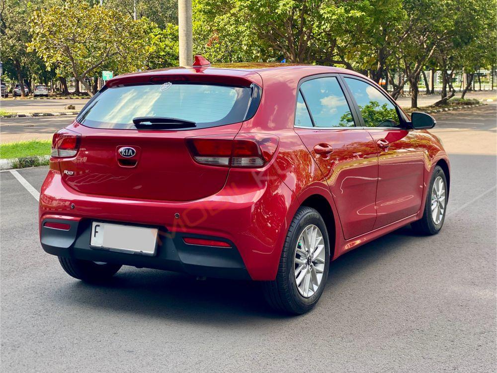 Mobil Kia Rio 2017