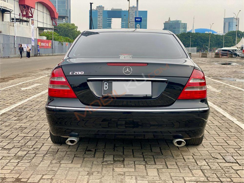 Mobil Mercedes-Benz E-Class 2006