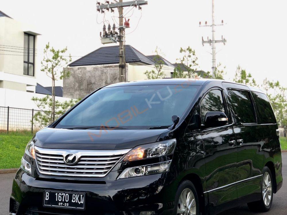 Mobil Toyota Vellfire 2012