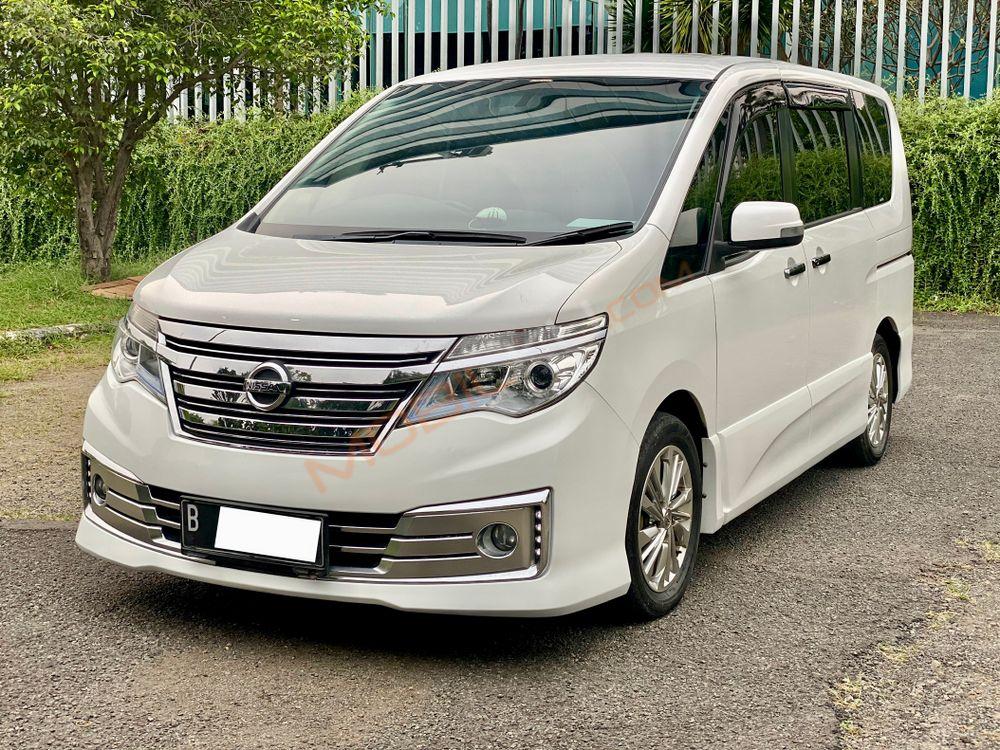 Mobil Nissan Serena 2017