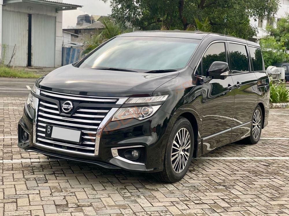 Mobil Nissan Elgrand 2014