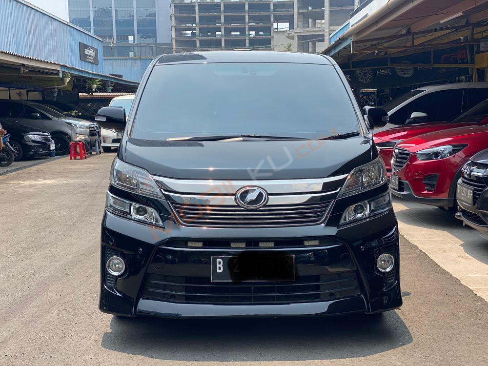 Mobil Toyota Vellfire 2013