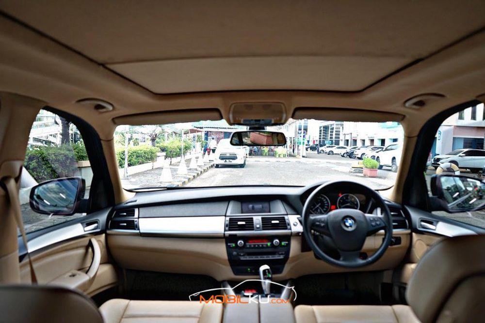 Mobil BMW X5 2011