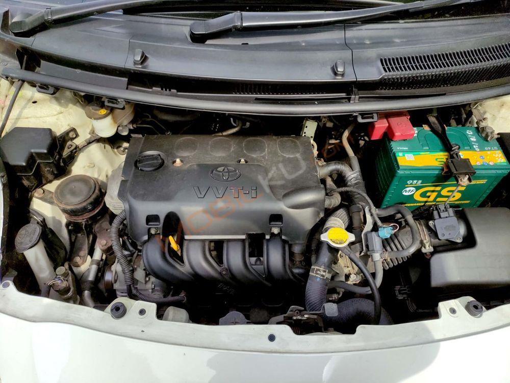 Mobil Toyota Yaris 2012