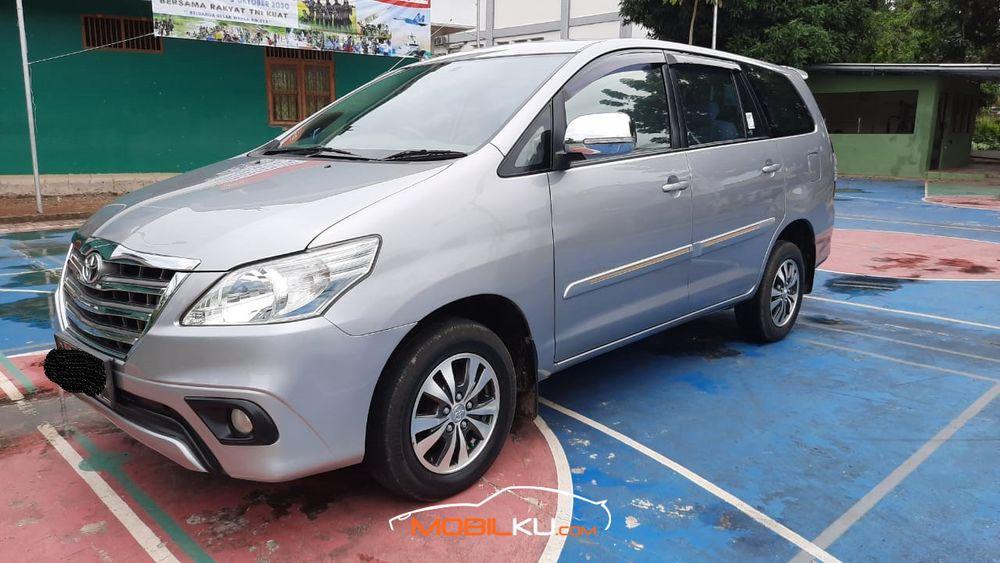 Mobil Toyota Kijang Innova 2015