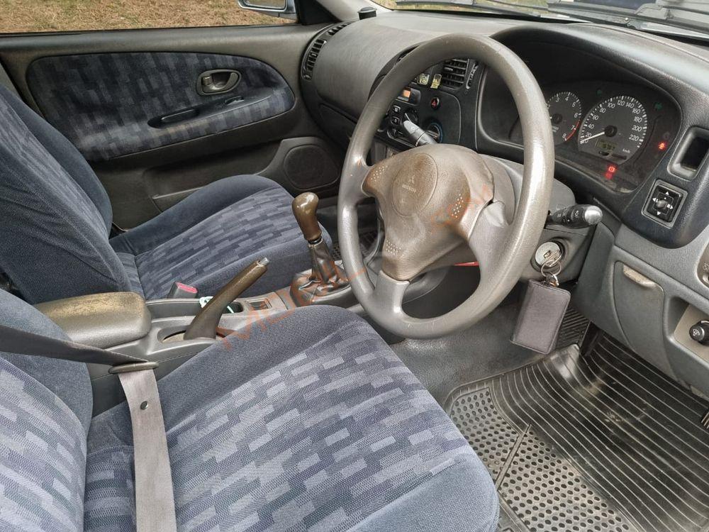 Mobil Mitsubishi Lancer 2002