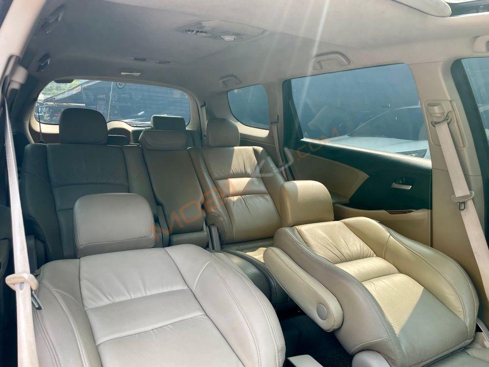 Mobil Honda Odyssey 2012