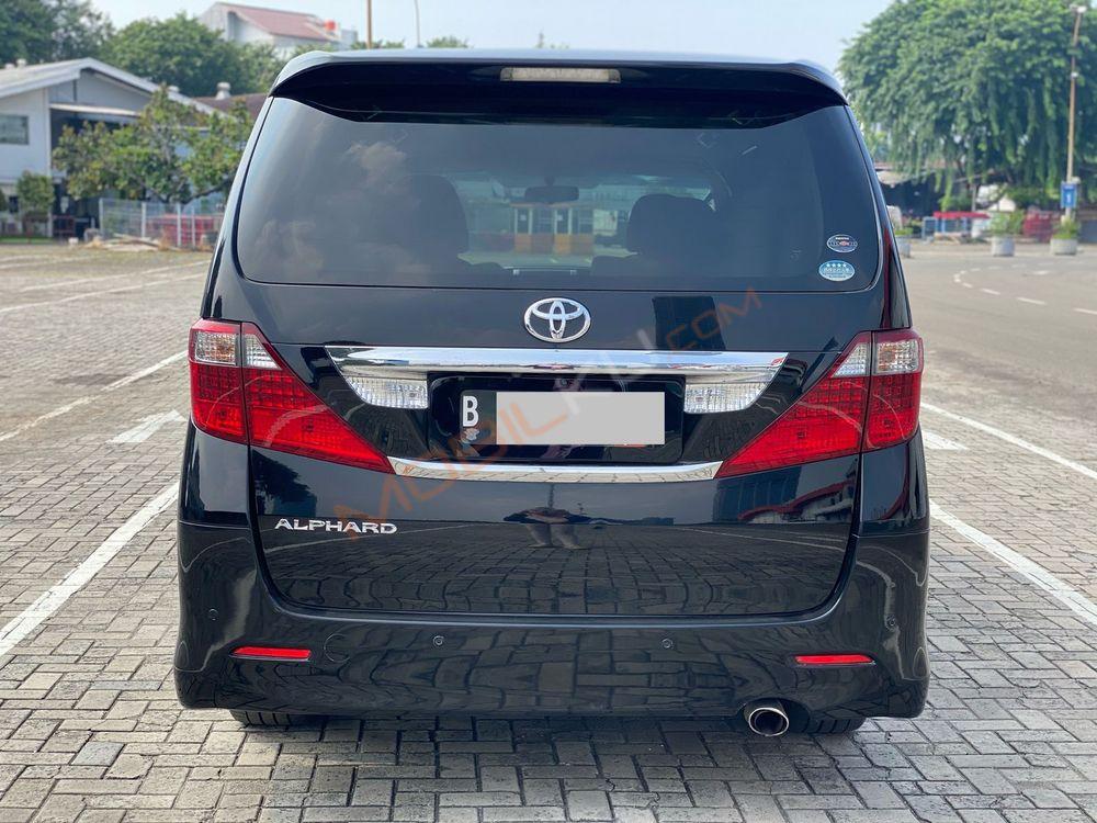 Mobil Toyota Alphard 2009
