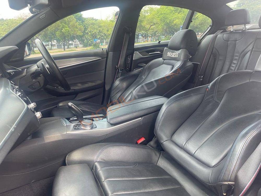 Mobil BMW 5 Series 2020