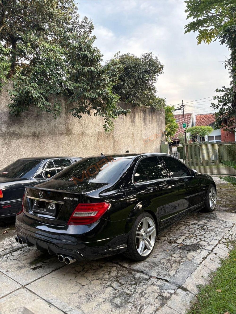 Mobil Mercedes-Benz C-Class 2011