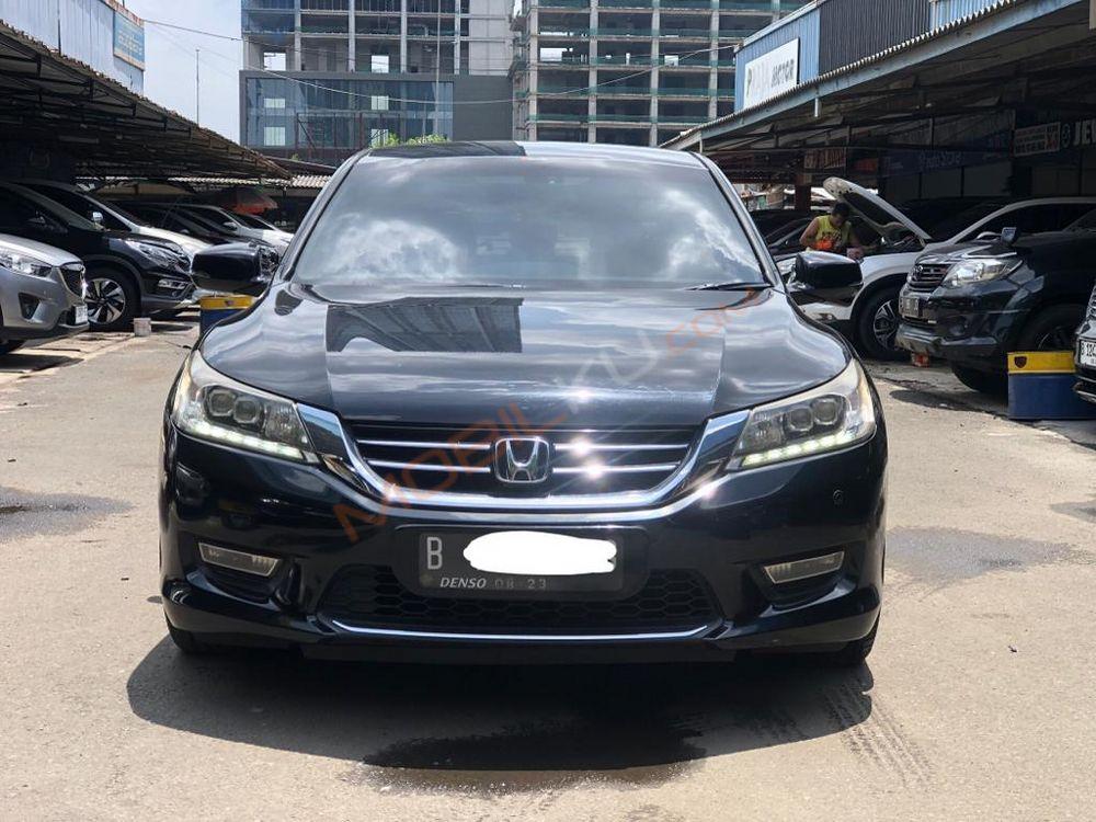 Mobil Honda Accord 2013
