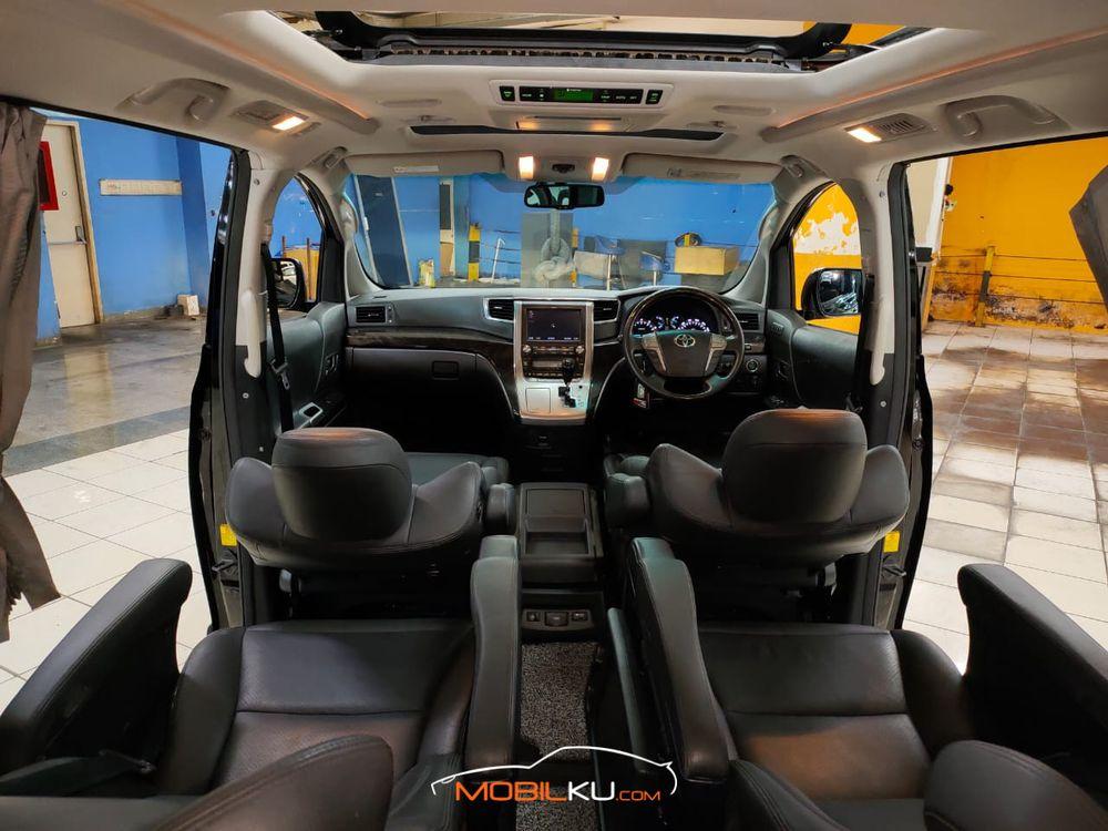 Mobil Toyota Alphard 2013