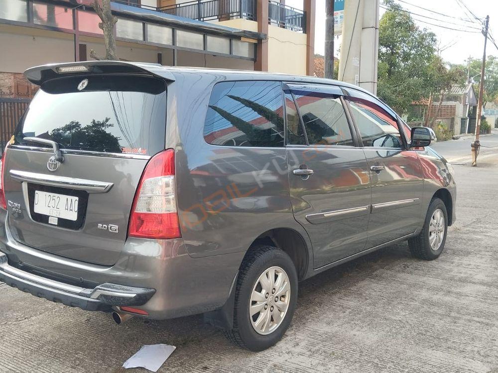 Mobil Toyota Kijang Innova 2013