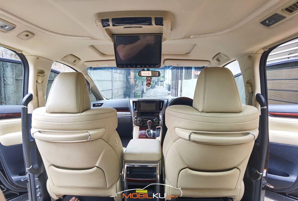 Mobil Toyota Alphard 2016