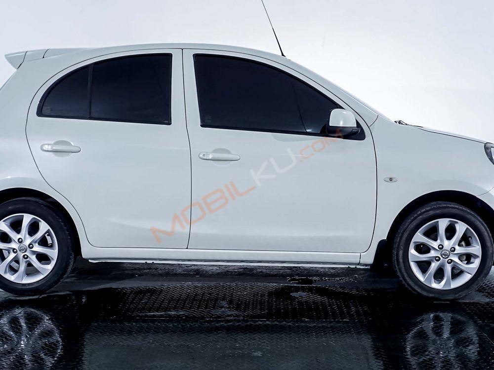 Mobil Nissan March 2017