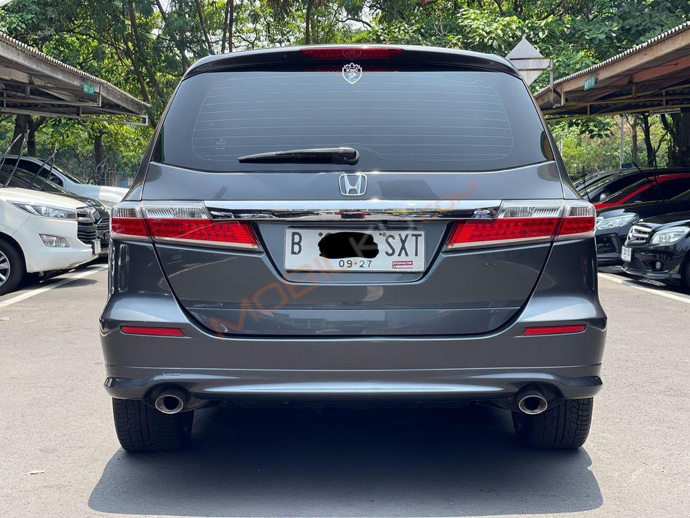 Mobil Honda Odyssey 2012