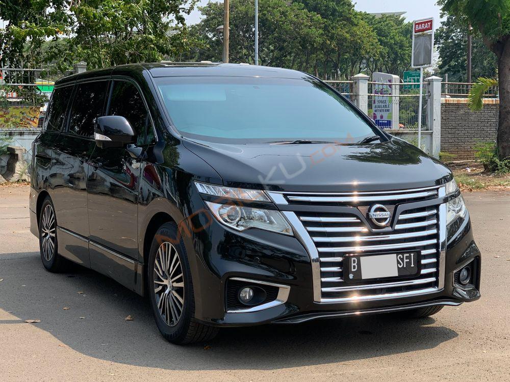 Mobil Nissan Elgrand 2014