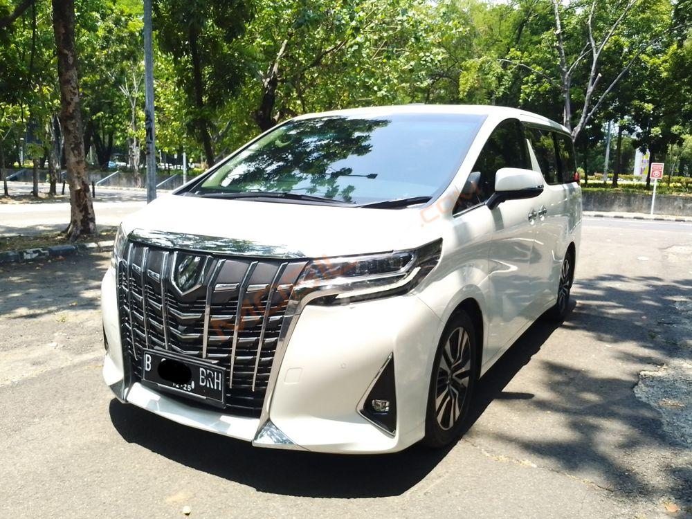 Mobil Toyota Alphard 2020