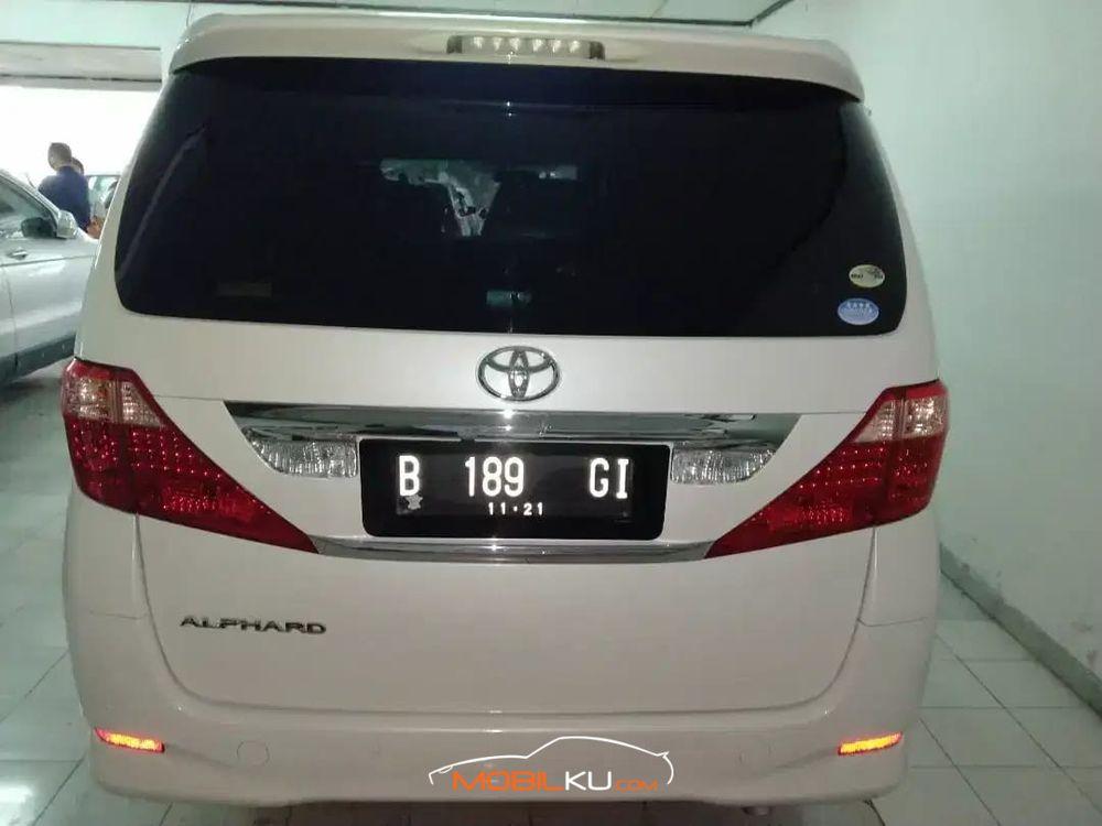 Mobil Toyota Alphard 2008