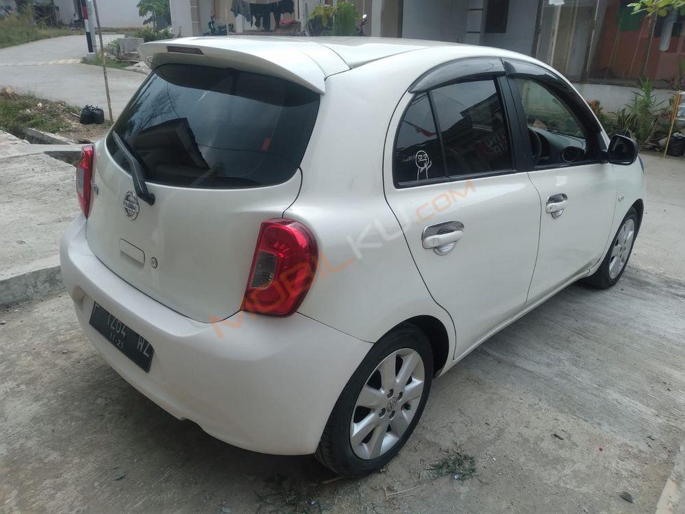 Mobil Nissan March 2015