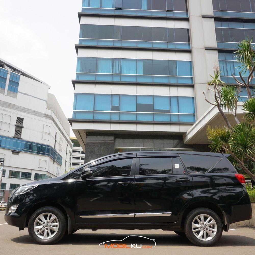Mobil Toyota Kijang Innova 2019