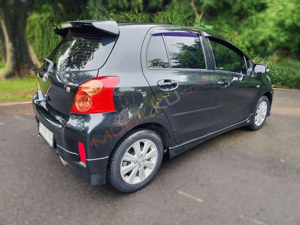 Mobil Toyota Yaris 2012