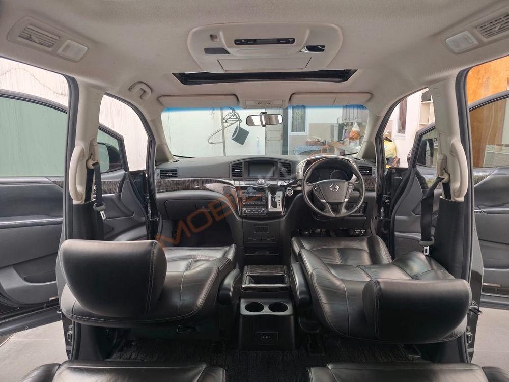 Mobil Nissan Elgrand 2017